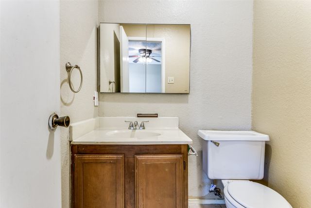 825 Blue Ridge Drive, Burleson, TX 76028