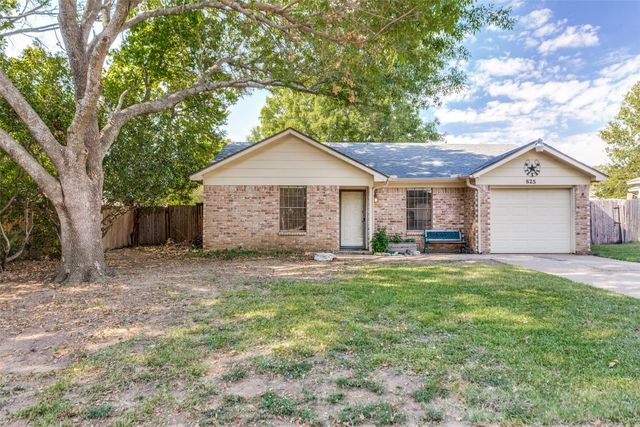 825 Blue Ridge Drive, Burleson, TX 76028