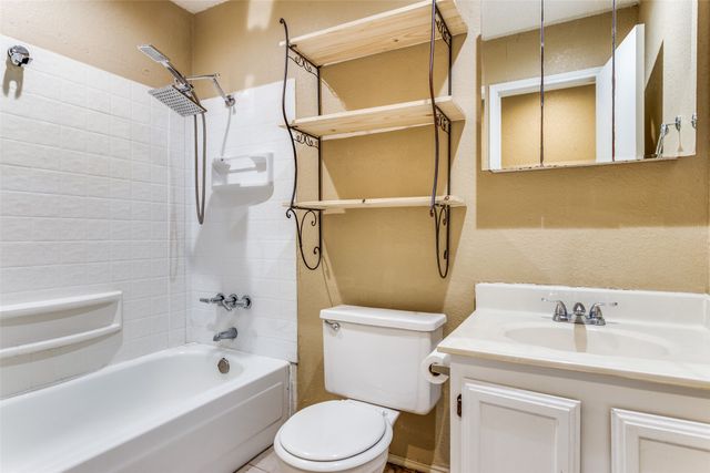 825 Blue Ridge Drive, Burleson, TX 76028