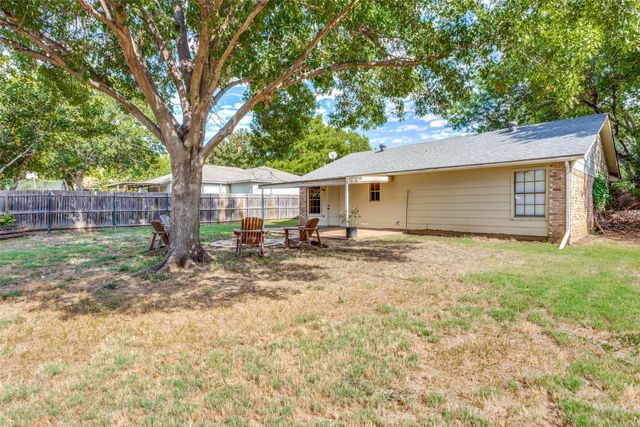 825 Blue Ridge Drive, Burleson, TX 76028