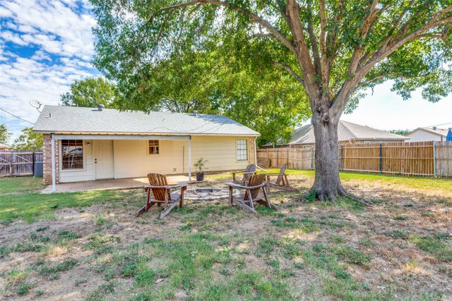 825 Blue Ridge Drive, Burleson, TX 76028