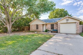 825 Blue Ridge Drive, Burleson, TX 76028