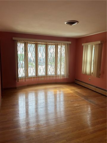 33 Bolton Ave Avenue, Providence, RI 02908