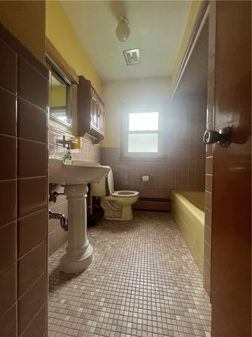 33 Bolton Ave Avenue, Providence, RI 02908