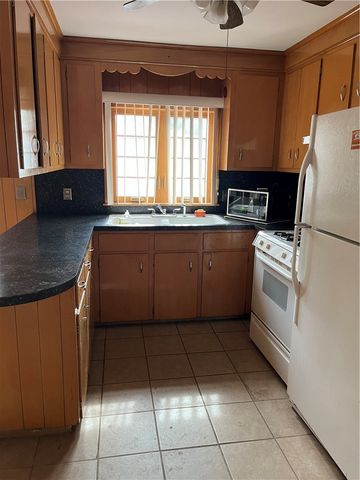 33 Bolton Ave Avenue, Providence, RI 02908