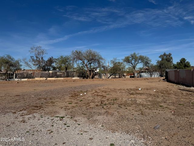 820 E CHIPMAN Road 1, Phoenix, AZ 85040