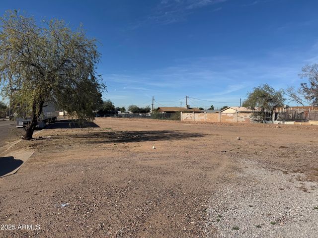 820 E CHIPMAN Road 1, Phoenix, AZ 85040