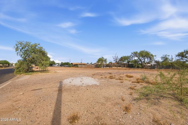 820 E CHIPMAN Road 1, Phoenix, AZ 85040