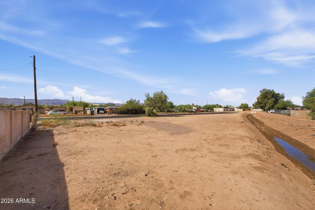 820 E CHIPMAN Road 1, Phoenix, AZ 85040