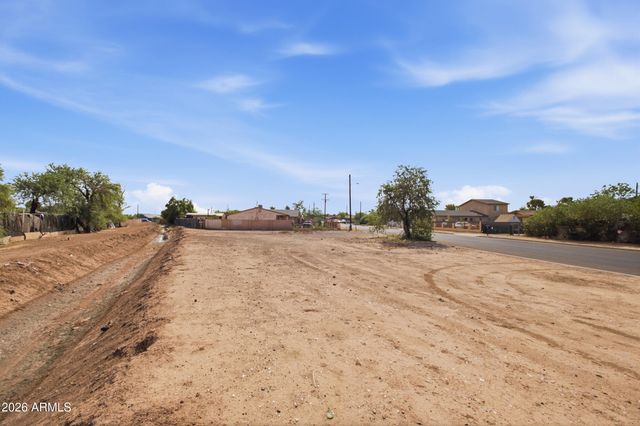 820 E CHIPMAN Road 1, Phoenix, AZ 85040