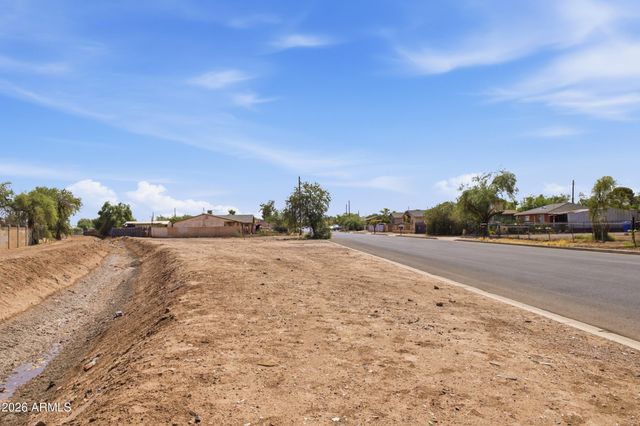 820 E CHIPMAN Road 1, Phoenix, AZ 85040