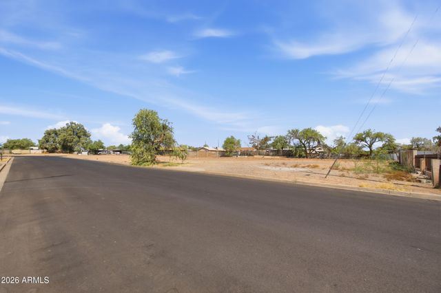 820 E CHIPMAN Road 1, Phoenix, AZ 85040
