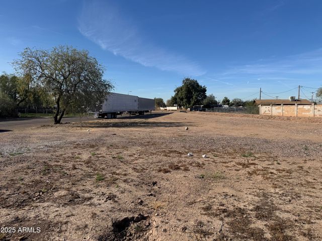 820 E CHIPMAN Road 1, Phoenix, AZ 85040