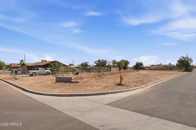 820 E CHIPMAN Road 1, Phoenix, AZ 85040