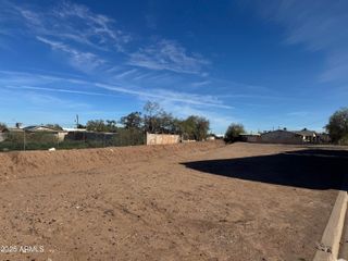 820 E CHIPMAN Road 1, Phoenix, AZ 85040