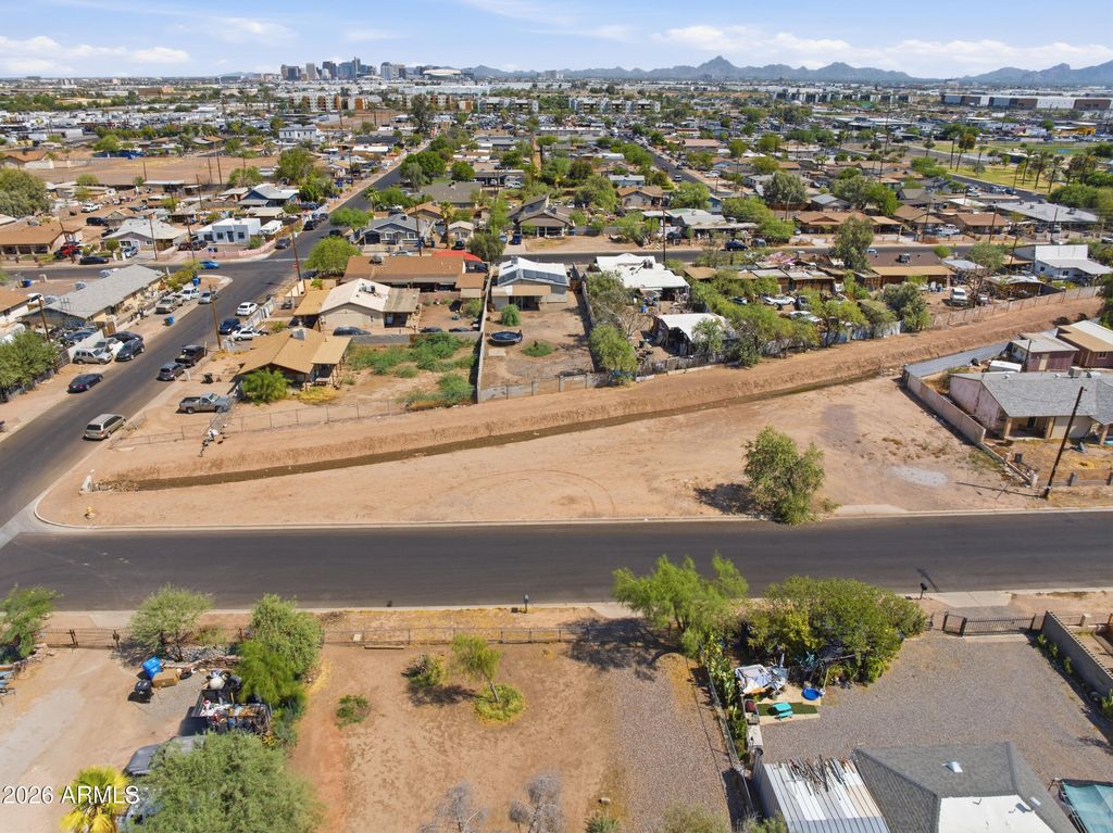 820 E CHIPMAN Road 1, Phoenix, AZ 85040 — photo 2