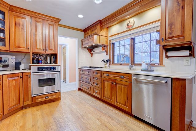 206 Bluff Drive, East Rochester, NY 14445