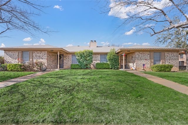 2701 Hurstview Drive, Hurst, TX 76054