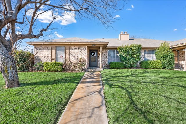 2701 Hurstview Drive, Hurst, TX 76054