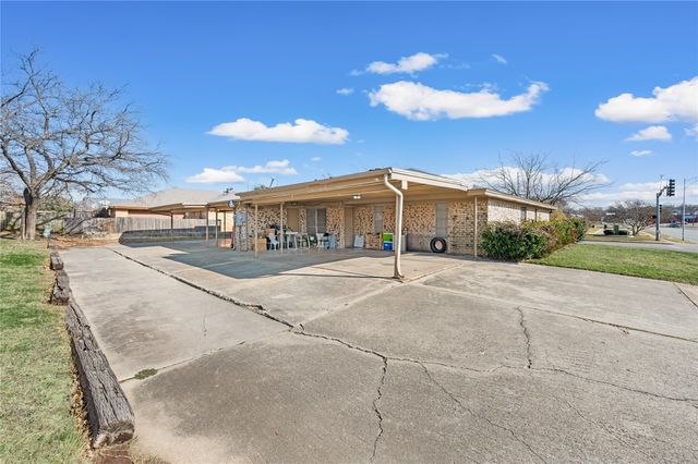 2701 Hurstview Drive, Hurst, TX 76054