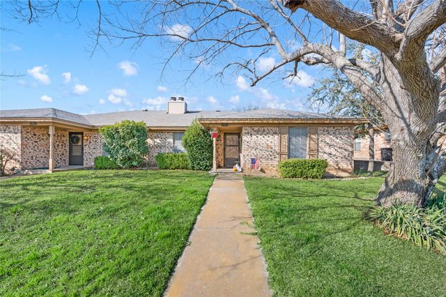 2701 Hurstview Drive, Hurst, TX 76054