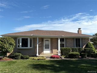 41992 Merrimac Circle, Clinton Charter Township, MI 48038