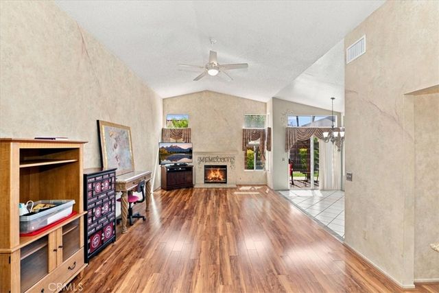 165 Cottonwood Avenue, Riverside, CA 92506