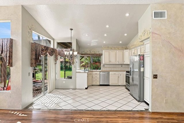 165 Cottonwood Avenue, Riverside, CA 92506