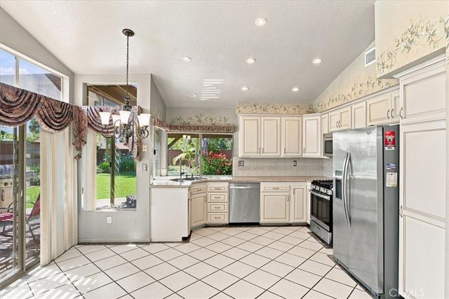 165 Cottonwood Avenue, Riverside, CA 92506
