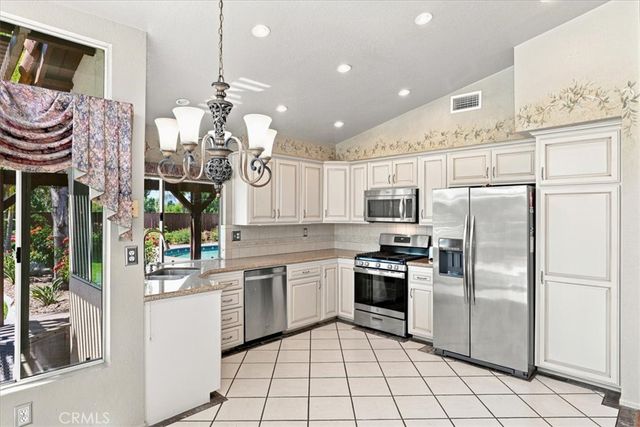 165 Cottonwood Avenue, Riverside, CA 92506