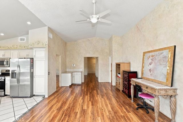 165 Cottonwood Avenue, Riverside, CA 92506