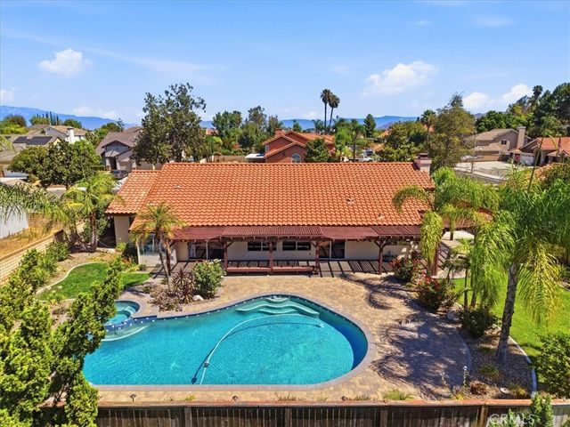 165 Cottonwood Avenue, Riverside, CA 92506