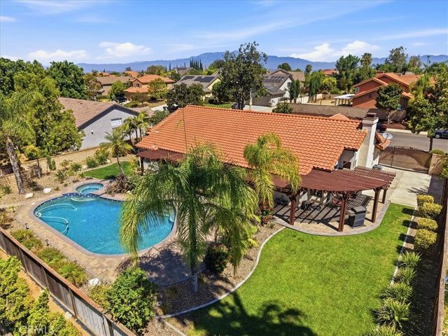 165 Cottonwood Avenue, Riverside, CA 92506