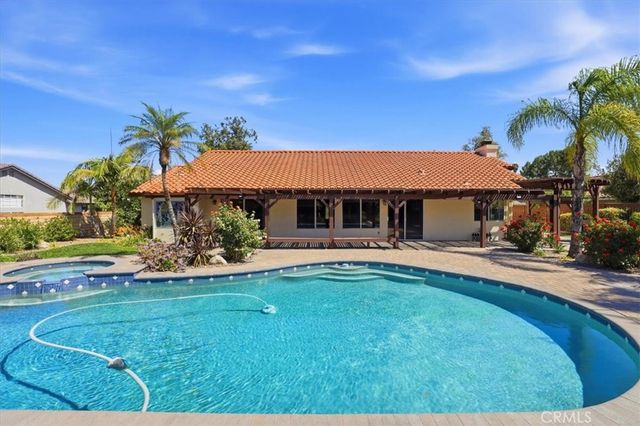 165 Cottonwood Avenue, Riverside, CA 92506