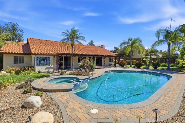 165 Cottonwood Avenue, Riverside, CA 92506