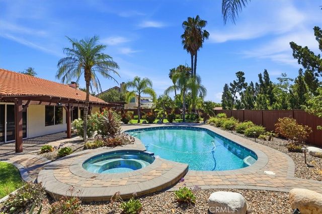 165 Cottonwood Avenue, Riverside, CA 92506
