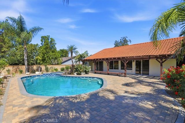 165 Cottonwood Avenue, Riverside, CA 92506