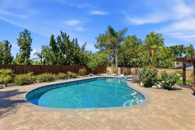 165 Cottonwood Avenue, Riverside, CA 92506