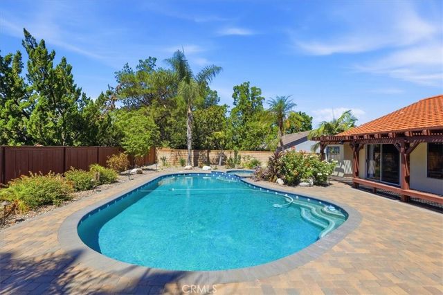 165 Cottonwood Avenue, Riverside, CA 92506