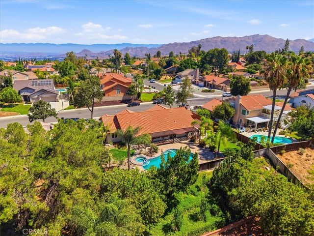 165 Cottonwood Avenue, Riverside, CA 92506