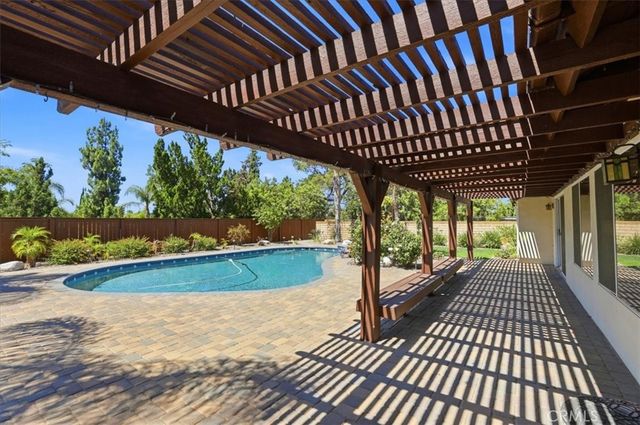 165 Cottonwood Avenue, Riverside, CA 92506