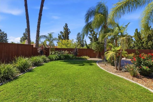 165 Cottonwood Avenue, Riverside, CA 92506