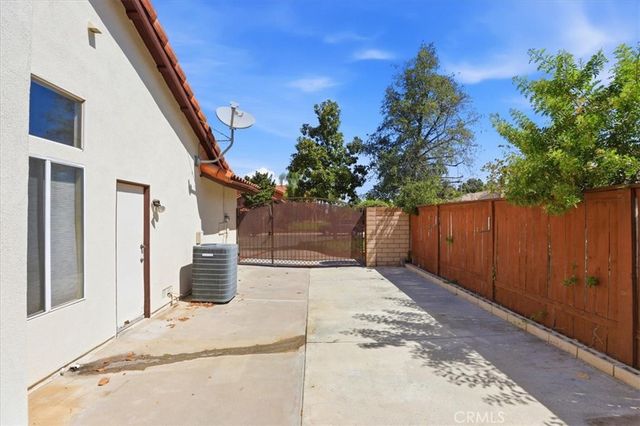 165 Cottonwood Avenue, Riverside, CA 92506