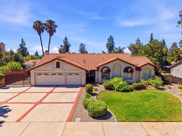 165 Cottonwood Avenue, Riverside, CA 92506