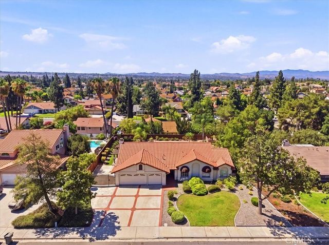 165 Cottonwood Avenue, Riverside, CA 92506