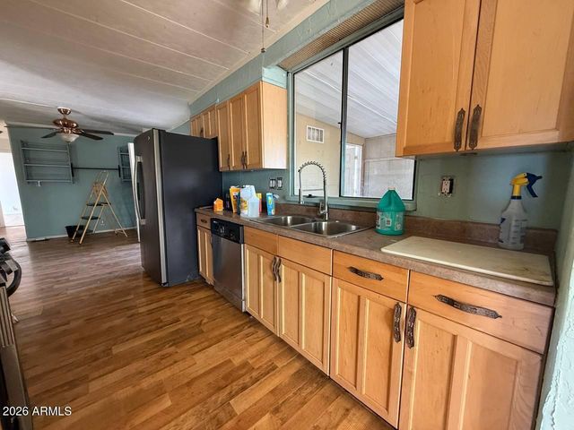 9478 E ESCONDIDO Avenue, Mesa, AZ 85208
