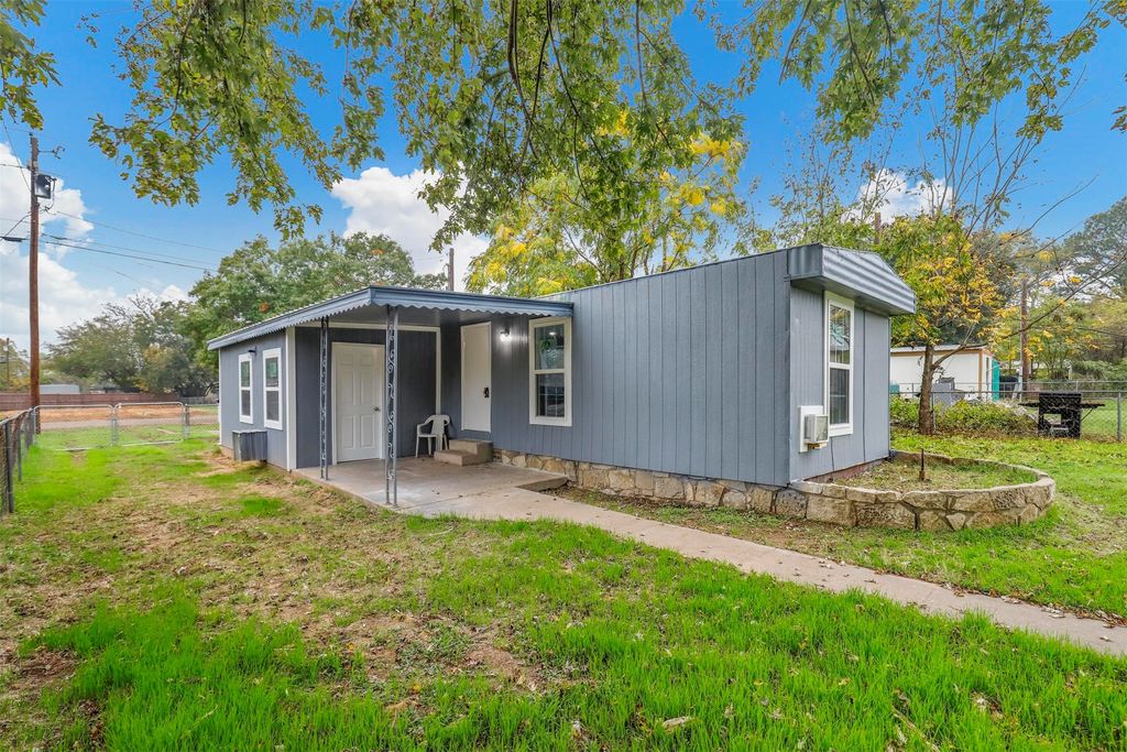 4022 Rance Drive, Granbury, TX 76049