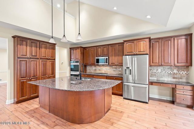 6 Arcaro Road, Manalapan, NJ 07726