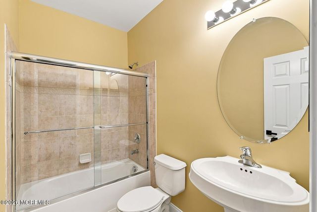 6 Arcaro Road, Manalapan, NJ 07726