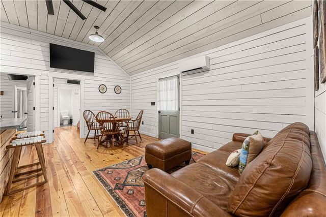 121 Waterfalls Way, Clarkesville, GA 30523